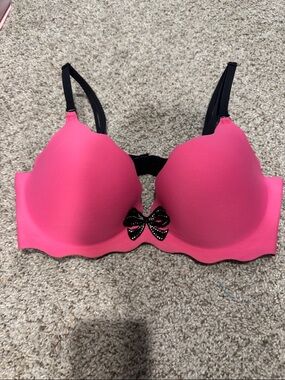 Victorias Secret Holiday Pink Scallop Edge Push-Up Bra with Bow Accent
